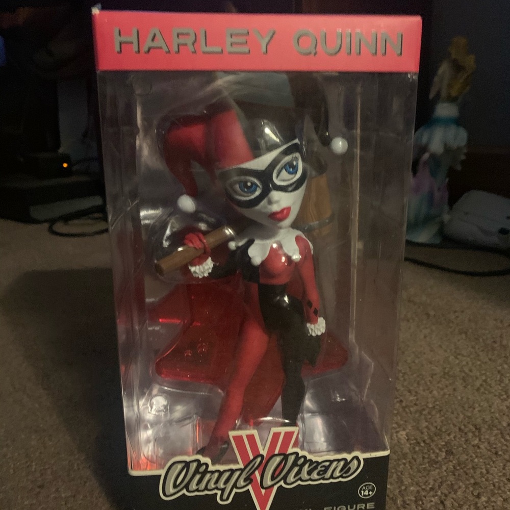 Harley Quinn figurine